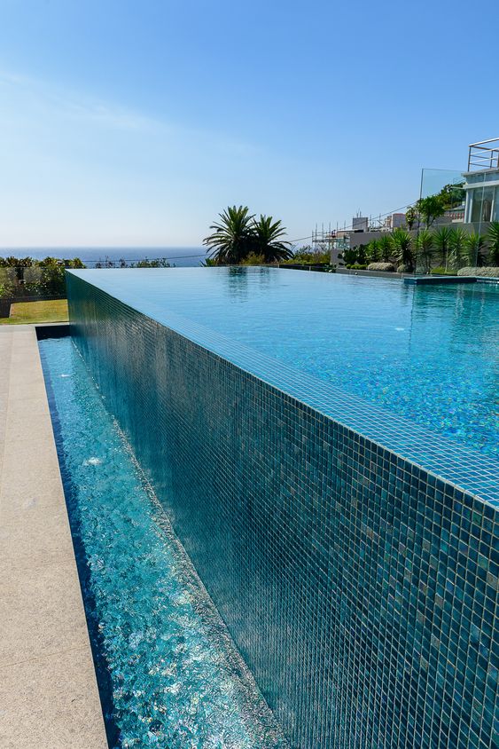 60f44999d6515a9e9e172f1fbb42ce57 - Crush Pools - Best Infinity Pools Around the World